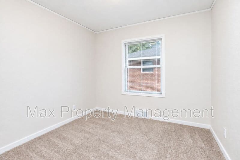 Des Moines House: 6306 Sherrick Ave