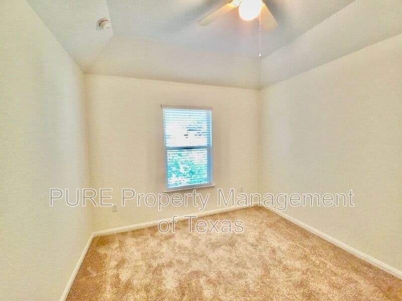 Austin House: 615 Linares Ln