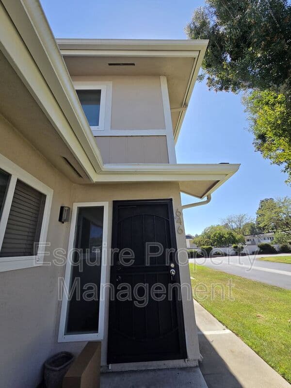 THOUSAND OAKS House: 646 AVENIDA DE LA PLATA