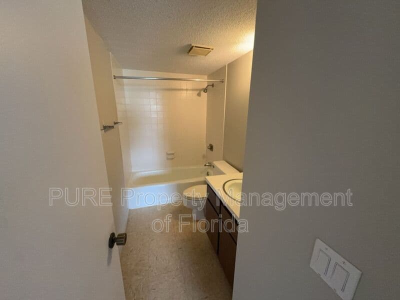Ocala House: 549 Fairways Drive