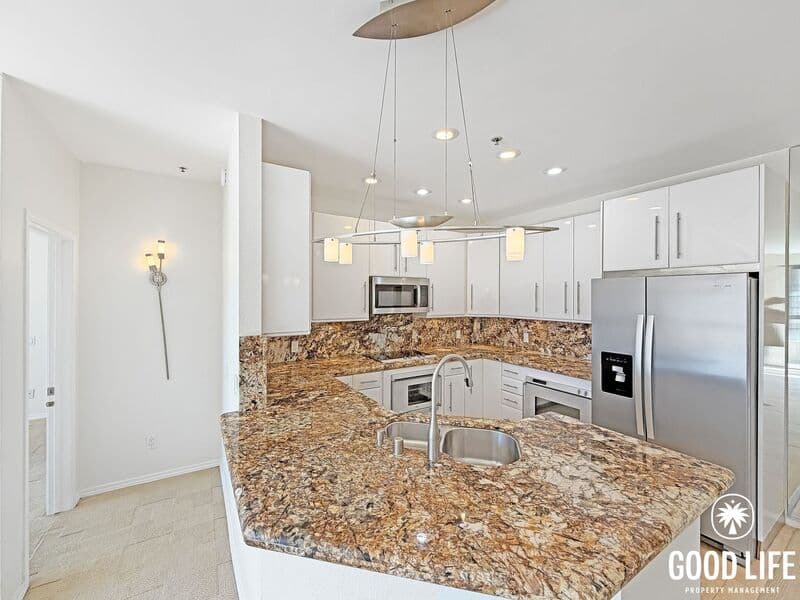 San Diego Condo: 5845 Friars Rd