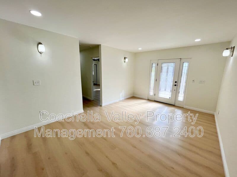 Palm Springs House: 372 W Dominguez Rd