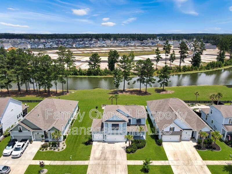 Summerville House: 128 Whaler Ave