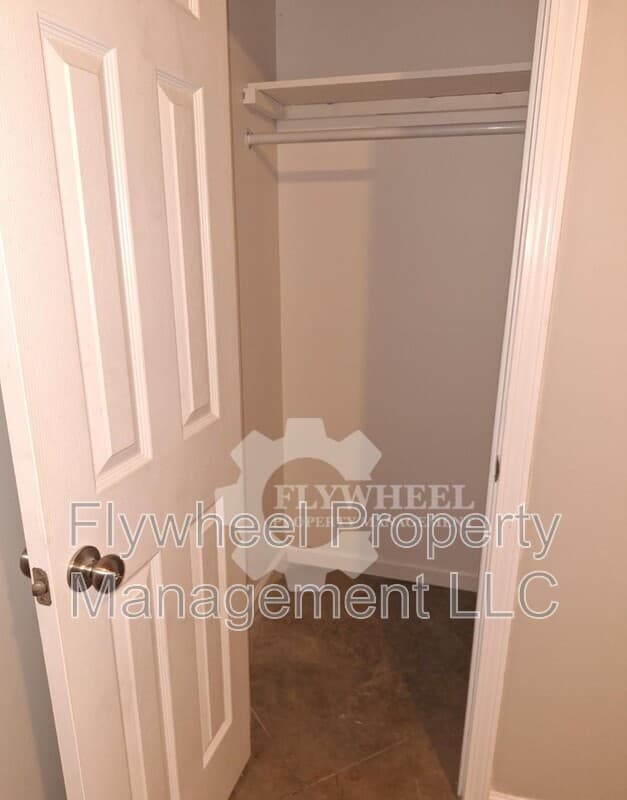 Springfield House: 2063 Leota Street