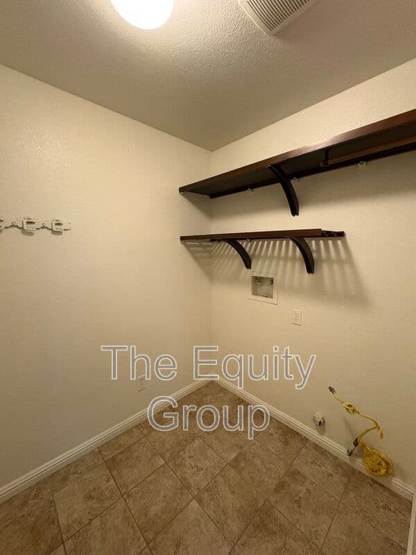 Visalia House: 429 N Amador Street
