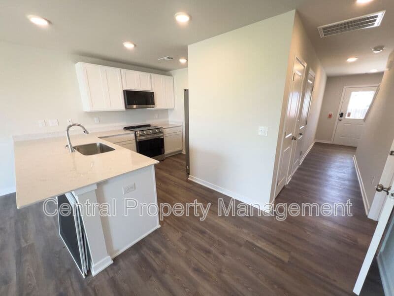 Spartanburg House: 6014 Tavener Drive