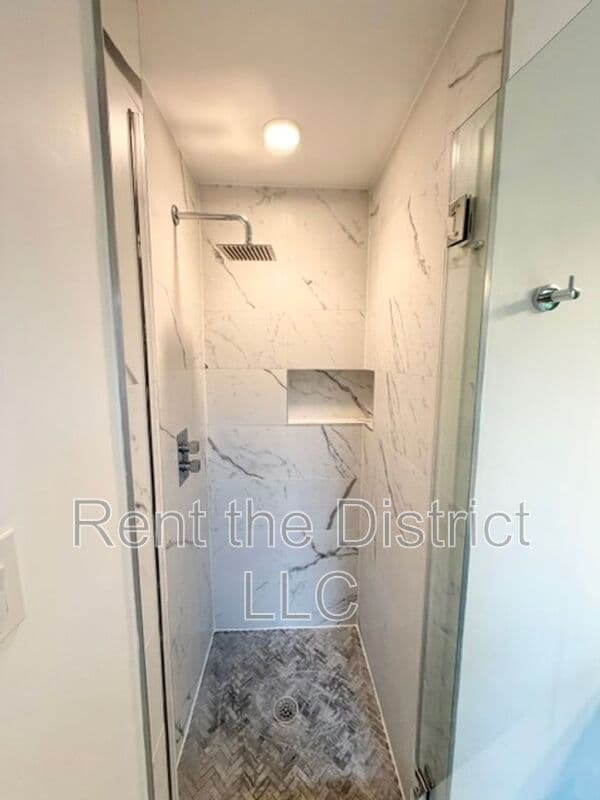 Washington Condo: 2615 University Place NW