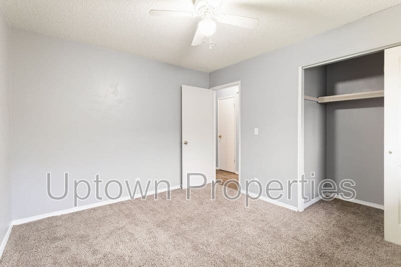 Portland House: 1515 SW CUSTER DR