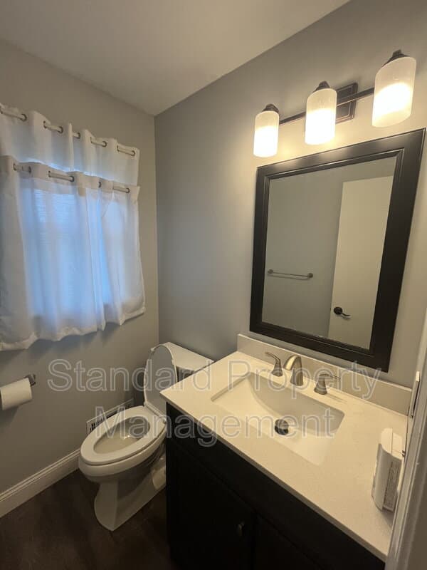 Rochester House: 43 Applewood Drive