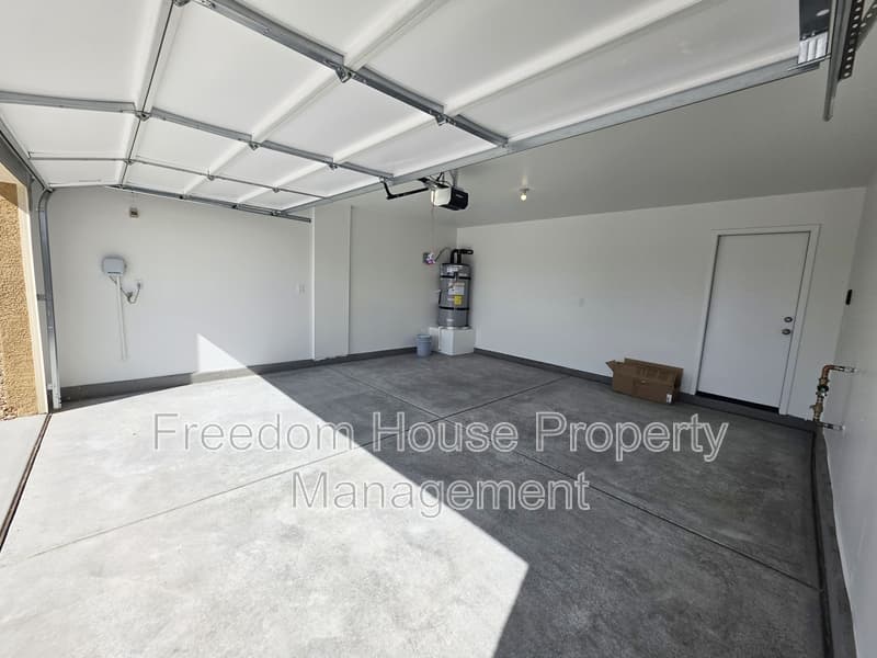 Pahrump House: 766 Makenna Rain Drive