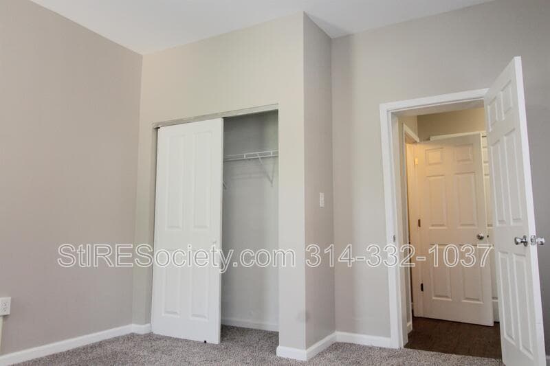 St. Louis Condo: 7615 S. Broadway #2F