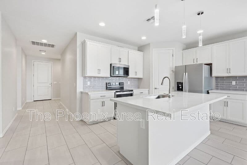 Maricopa House: 35786 W Santa Monica Ave