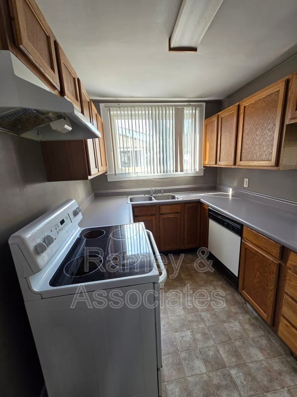 Louisville House: 3220 Grant Ave