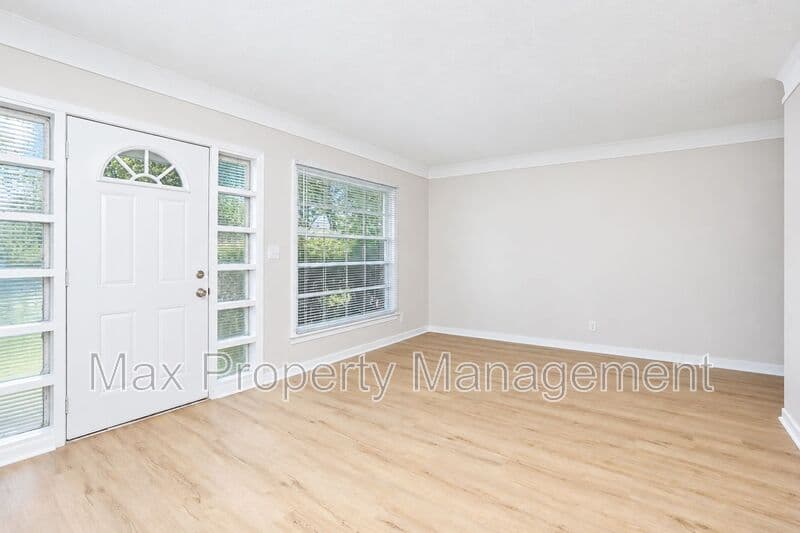 Des Moines House: 6306 Sherrick Ave