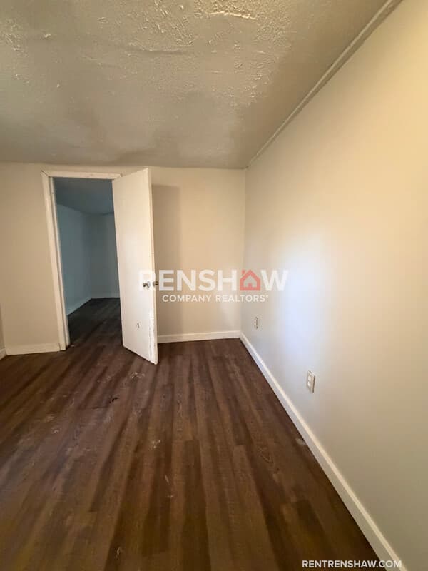 Lexington House: 450 Bedwell St
