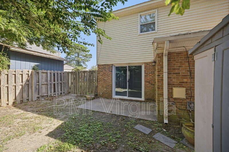 Virginia Beach Townhome: 835 N Buckingham Ct