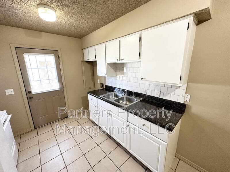 Gentry Condo: 95 Pine Avenue - 2