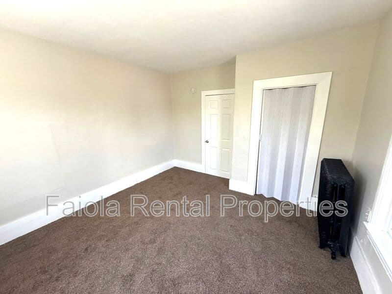 Millville House: 230 N 3rd Street