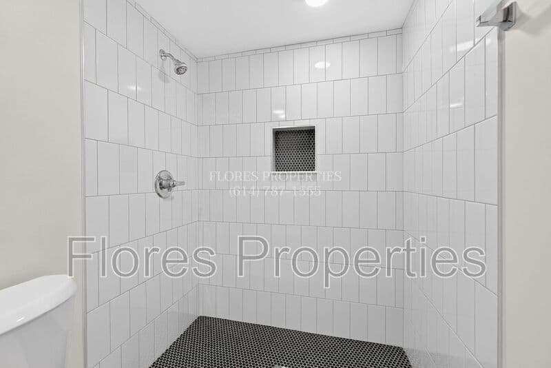 Columbus House: 6406 Faircrest Rd