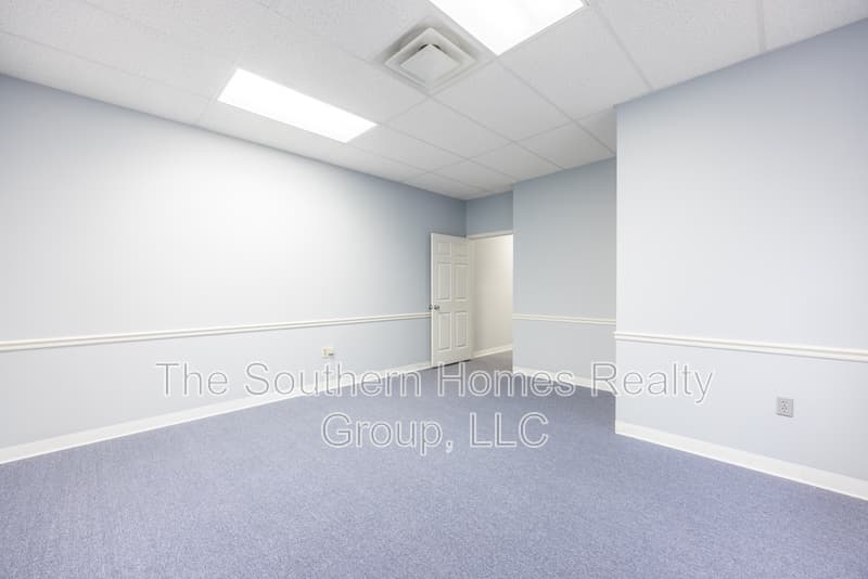 Etowah House: 305 Grady Road - 1
