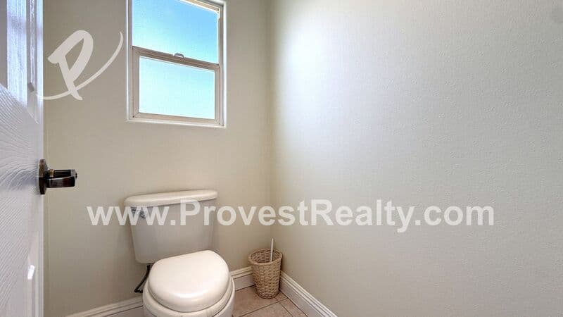 Victorville House: 18064 Mariner Dr