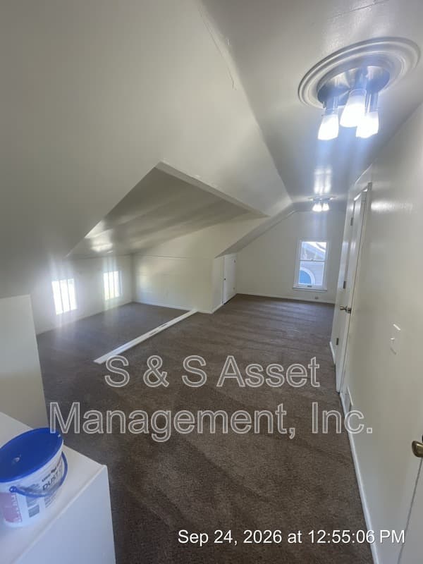 Lansing House: 1415 South Genesee Drive