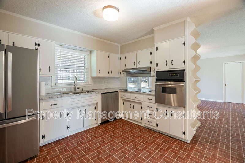 Huntsville House: 3200 West Helena Drive Northwest