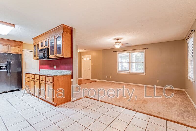 Lyman House: 155 Stewart Dr