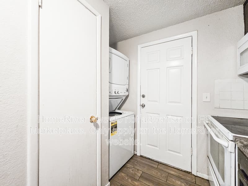 Tampa Condo: 1207 E 108th Ave