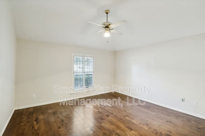 Dallas House: 4710 Fallon Place