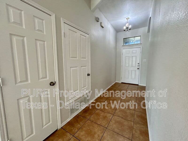 Fort Worth House: 321 Fossil Bridge Drive