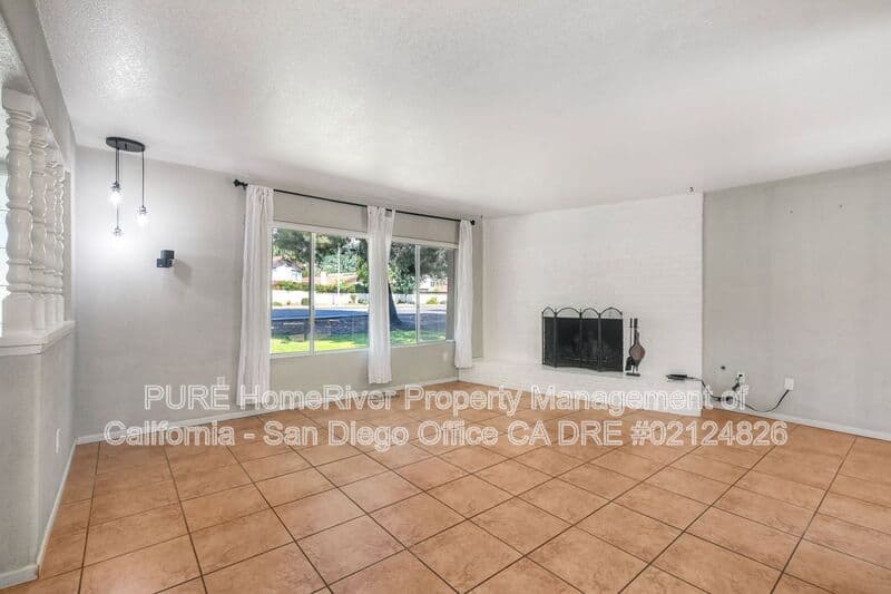 Escondido House: 2135 E El Norte Pkwy