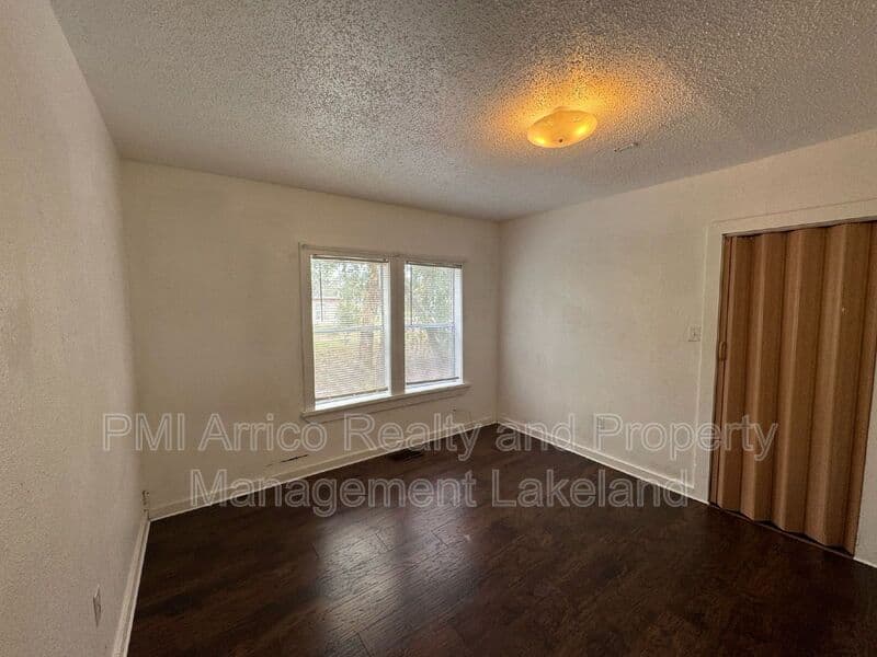 Lakeland House: 5608 Old Highway 37