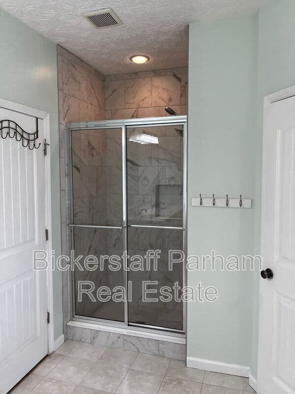 Columbus House: 7013 Imperial Way