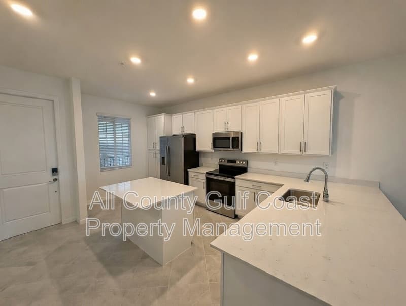 Lakewood Ranch House: 19140 Scallop Loop