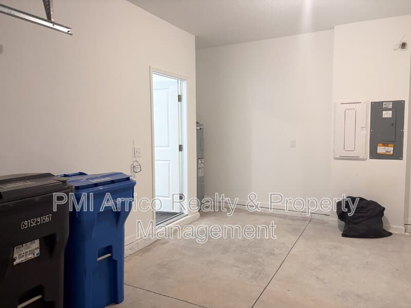 Gibsonton Townhome: 6371 Kay Morgan Lane