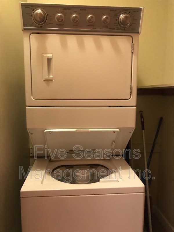 Burlington Condo: 8 Greene St - 1