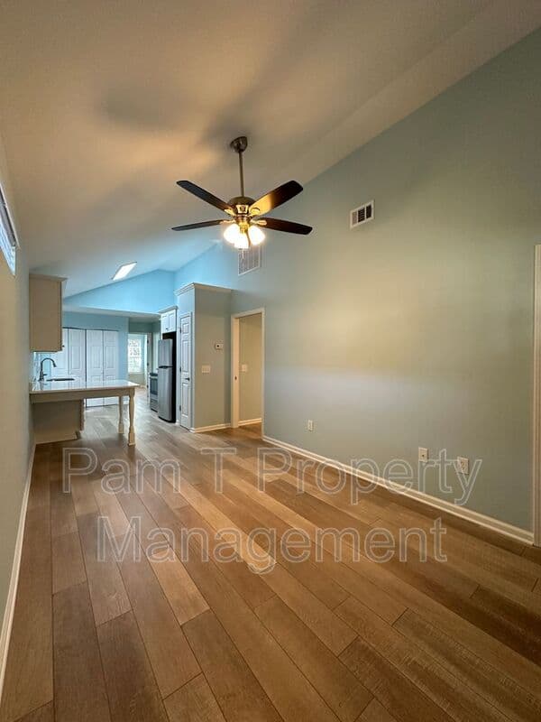 Savannah House: 2311 Tennessee Ave