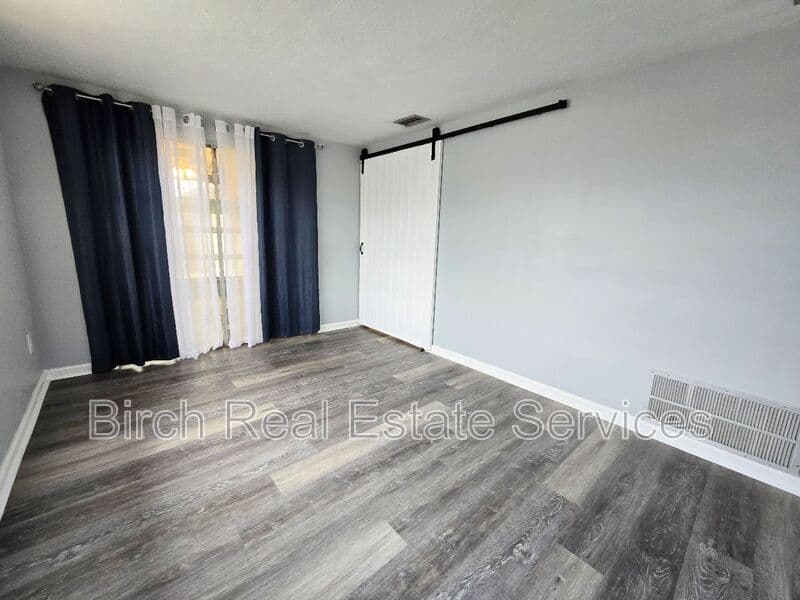 Holiday House: 3545 Nixon Rd