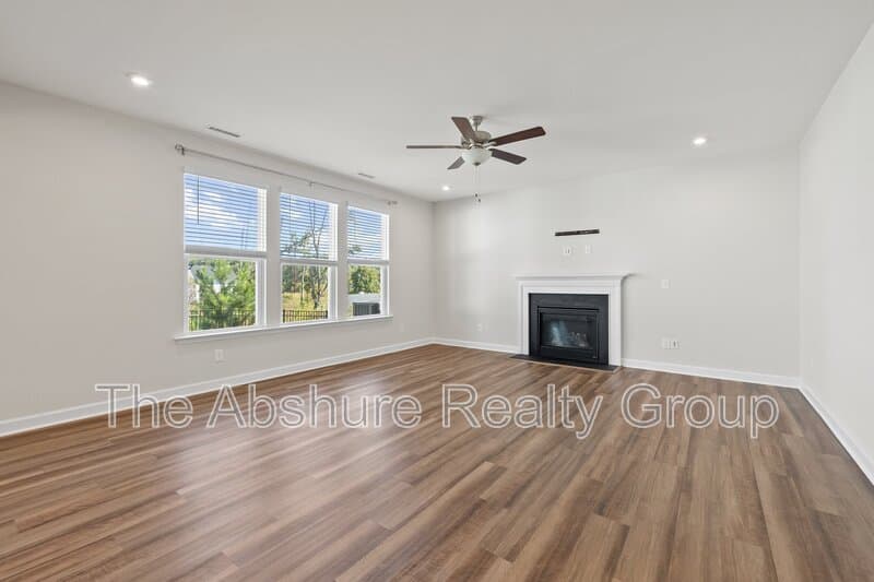 Fuquay-Varina House: 1511 Woodland Knoll Court