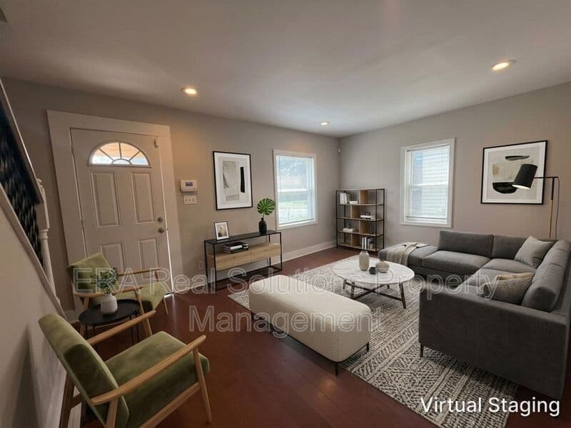 Columbus House: 871 Ruby Ave
