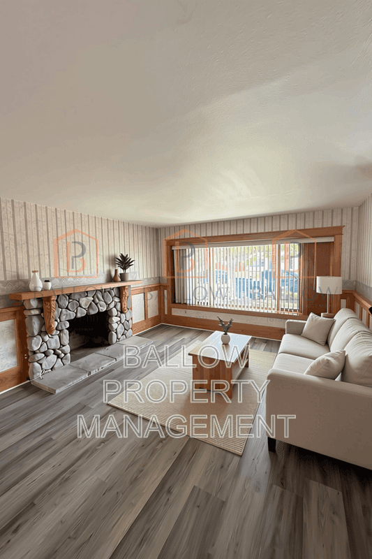 Santee House: 10045 Woodpark Dr