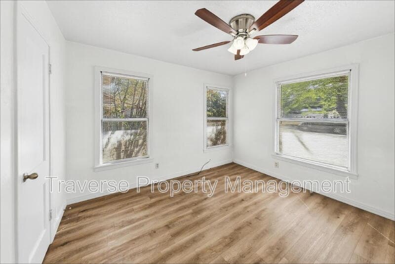 Haltom City House: 5025 Catalpa St