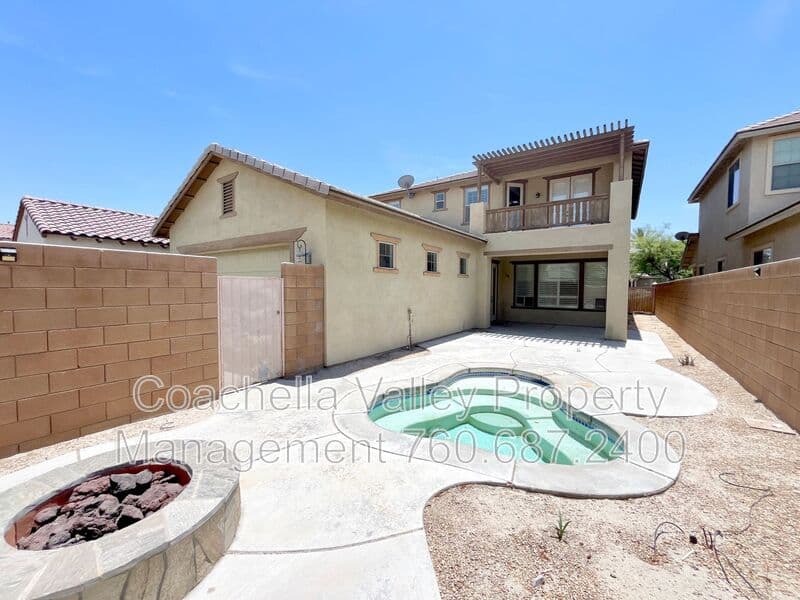 Cathedral City House: 511 Via Assisi