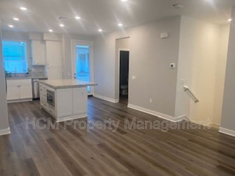 Lake Forest House: 437 Palermo