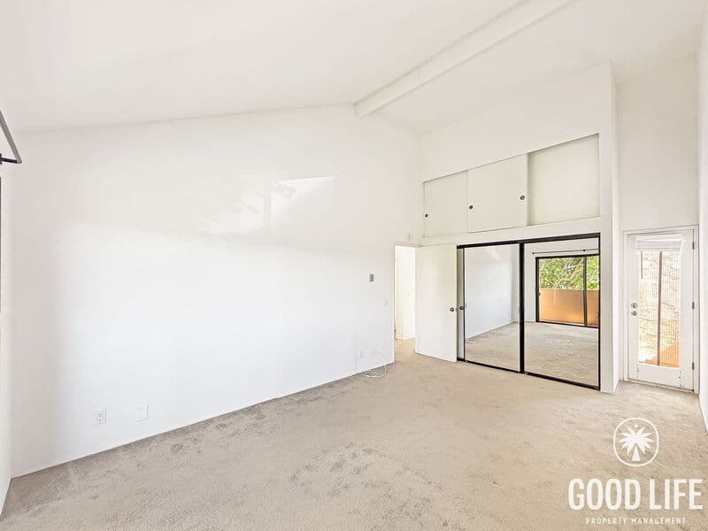 La Jolla Condo: 8310 Via Sonoma