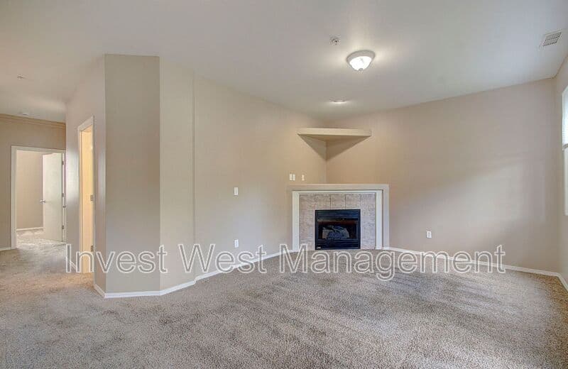 Vancouver House: 5264 NE 121 Avenue