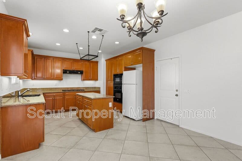 Menifee House: 29128 Rockledge Drive
