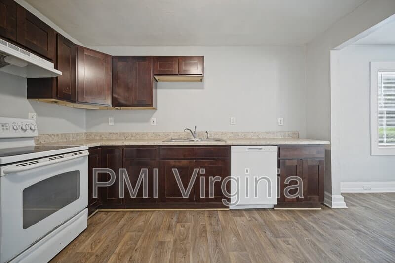Portsmouth Condo: 16 Connor Pl