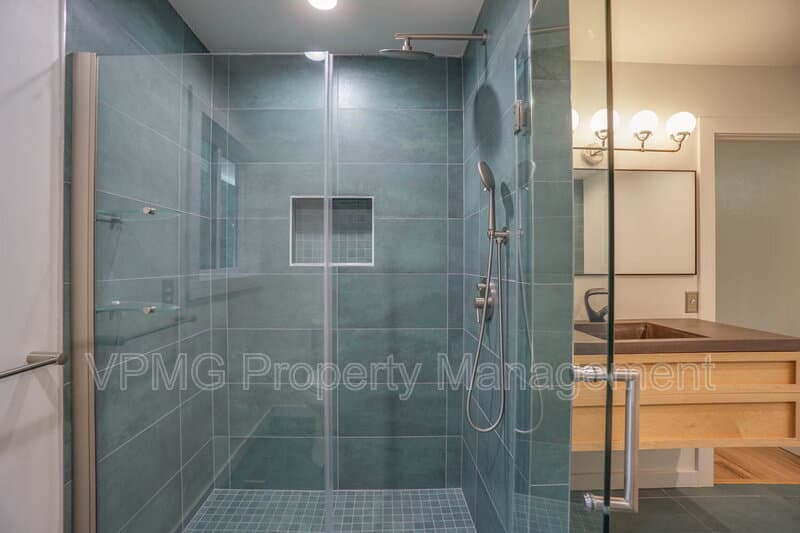 Ridgefield House: 139 N 19th Ct